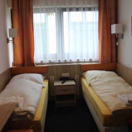 Airport-Hotel Zum Taubengrund Kelsterbach Bagian luar foto