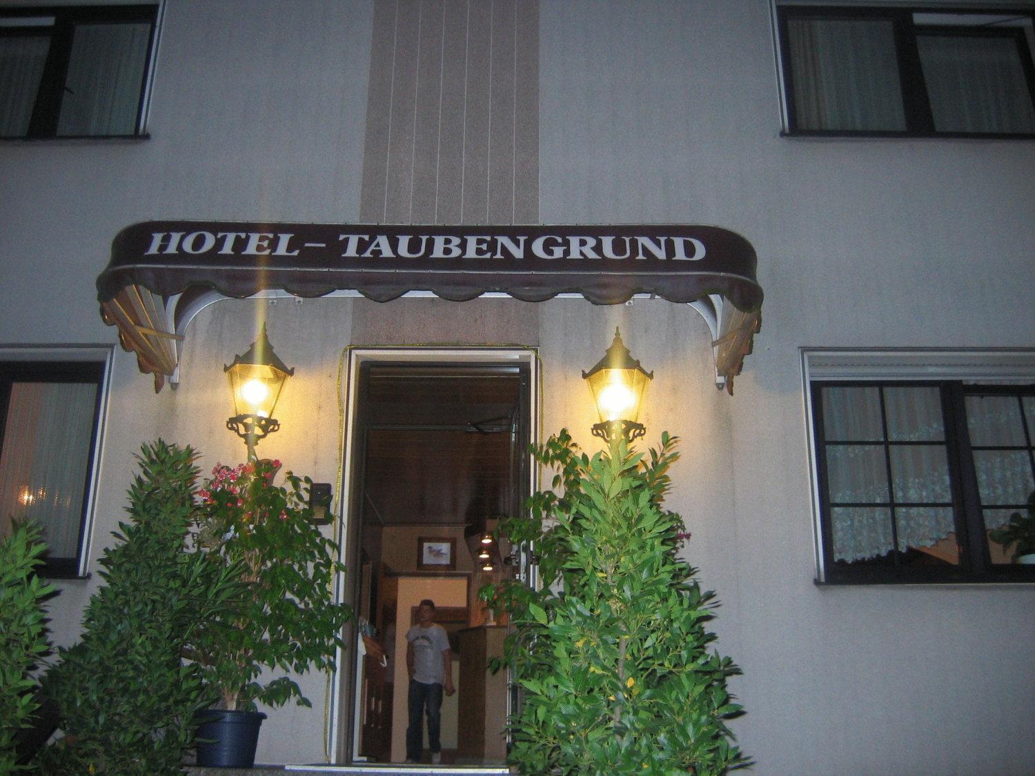 Airport-Hotel Zum Taubengrund Kelsterbach Bagian luar foto
