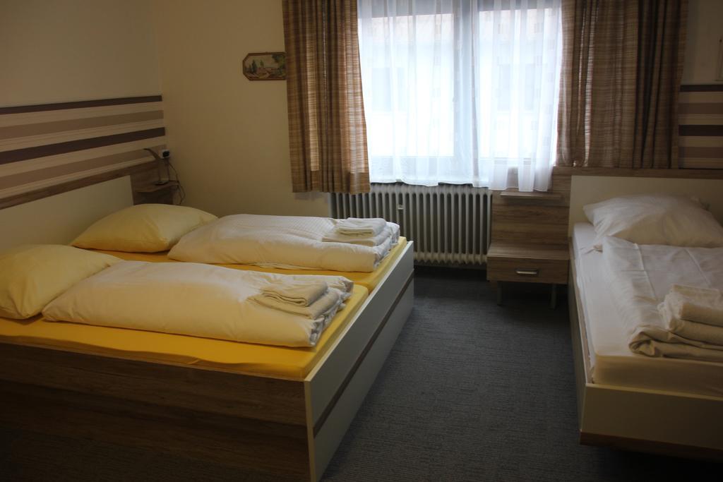 Airport-Hotel Zum Taubengrund Kelsterbach Bagian luar foto