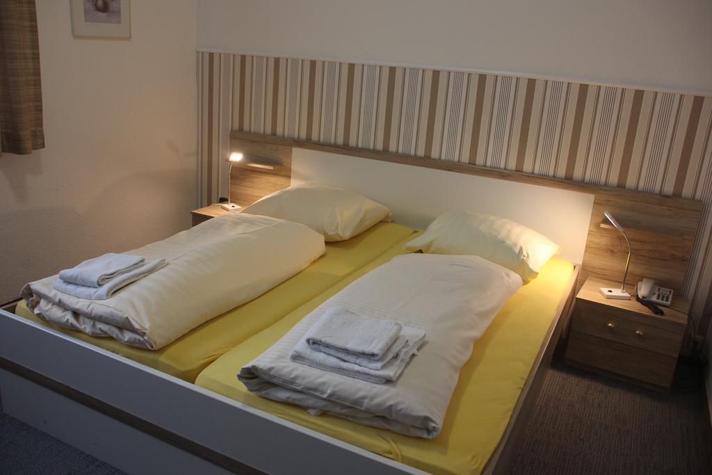 Airport-Hotel Zum Taubengrund Kelsterbach Bagian luar foto