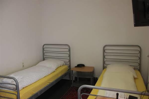 Airport-Hotel Zum Taubengrund Kelsterbach Bagian luar foto